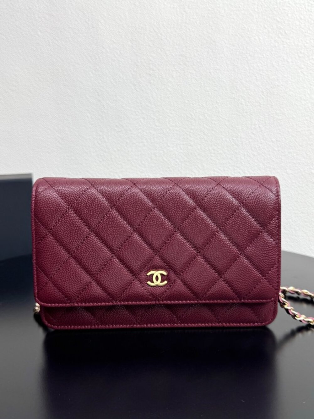 Chanel. burgundy caviar wallet with gold chain